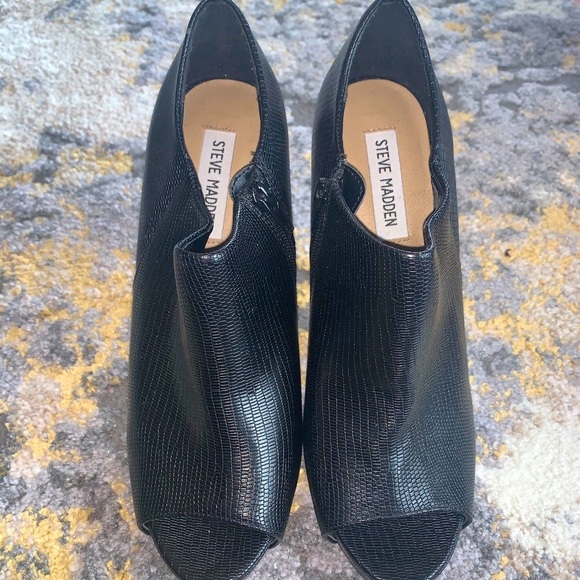 Steve Madden 'NAYDEAN' Black Snake booties-Size 10 - Picture 2 of 4